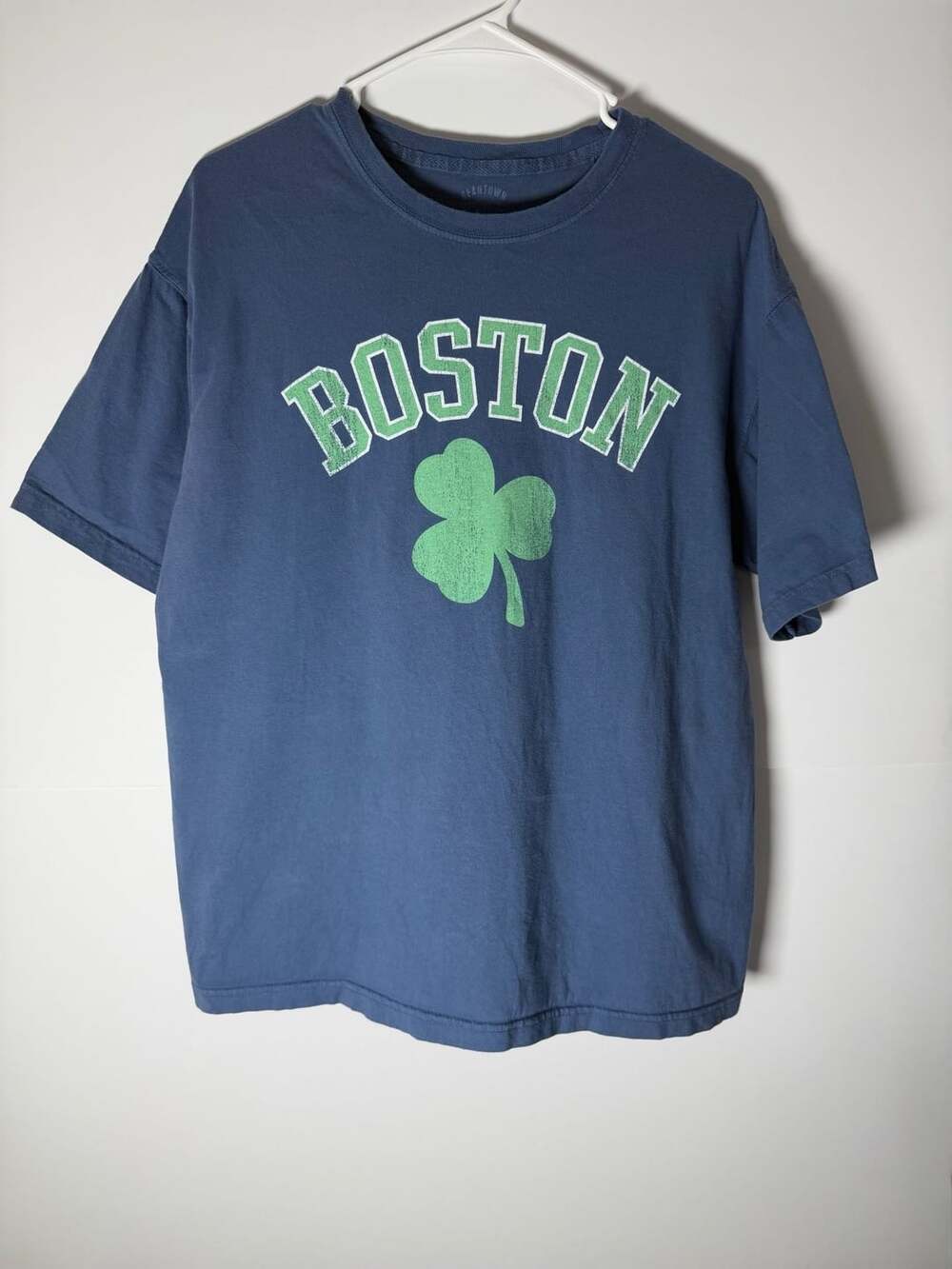 Beantown Boston Shamrock T-Shirt Size M Blue Green Clover